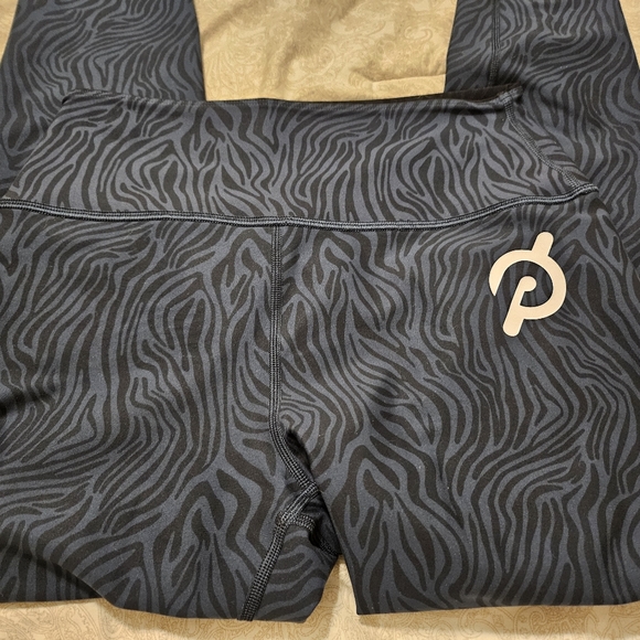 Peloton Bundle Leggings Small. First Is Reversable. - Picture 5 of 9